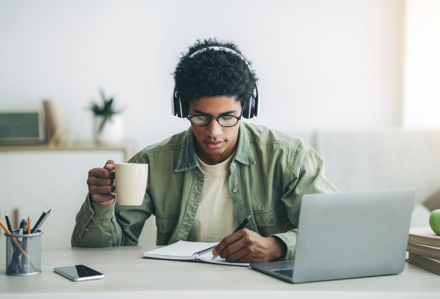 Учасники вебінару обговорюють практичні кейси з туроператорської діяльності